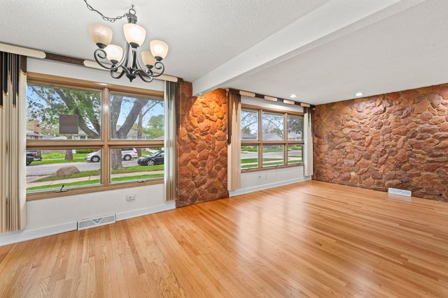 8737 S 50th Avenue, Oak Lawn, IL 60453