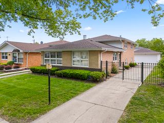 8737 S 50th Avenue, Oak Lawn, IL 60453