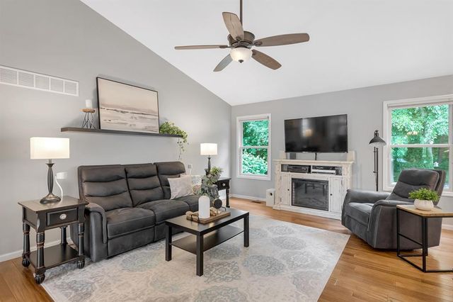 4305 Bedford Oaks Court, Wentzville, MO 63385