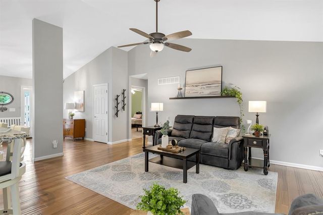 4305 Bedford Oaks Court, Wentzville, MO 63385