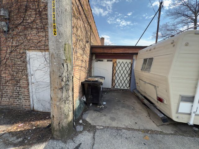 5724 W Diversey Avenue, Chicago, IL 60639