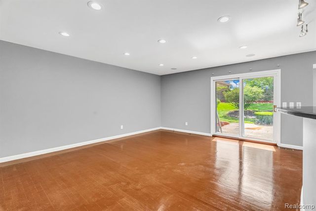 36939 Heatherton Drive, Farmington, MI 48335