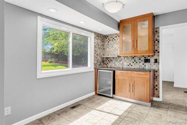 36939 Heatherton Drive, Farmington, MI 48335