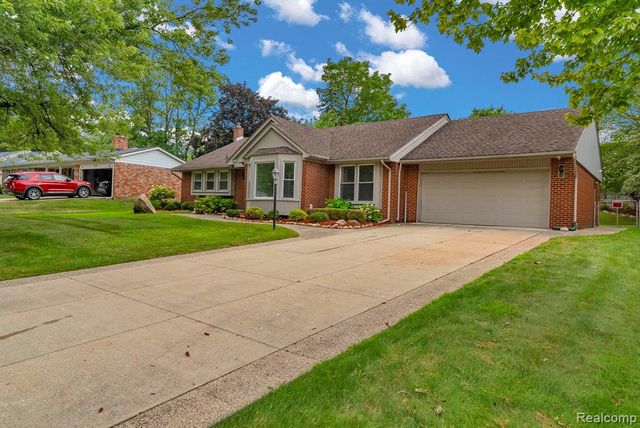 36939 Heatherton Drive, Farmington, MI 48335