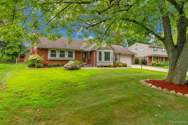 36939 Heatherton Drive, Farmington, MI 48335