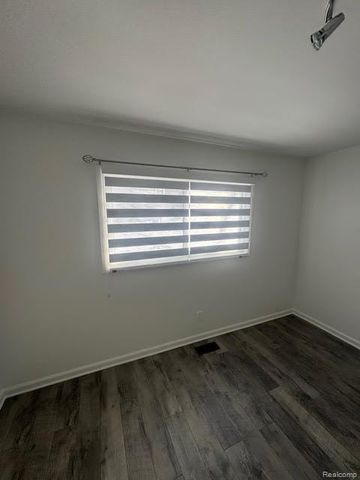 36939 Heatherton Drive, Farmington, MI 48335