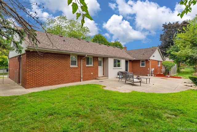 36939 Heatherton Drive, Farmington, MI 48335