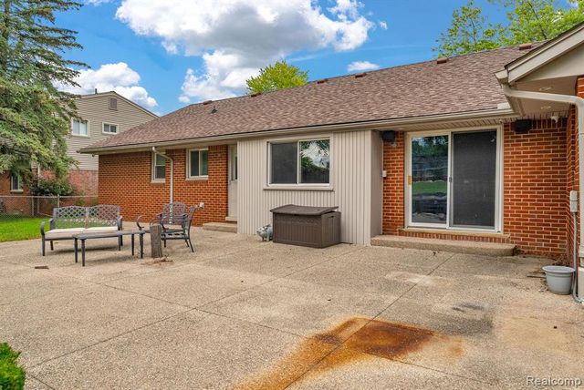 36939 Heatherton Drive, Farmington, MI 48335