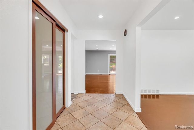 36939 Heatherton Drive, Farmington, MI 48335