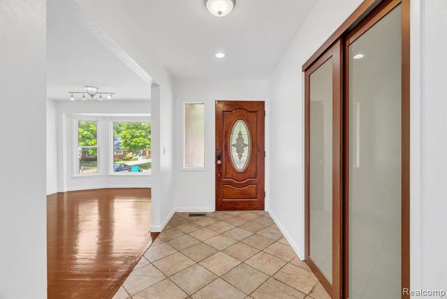 36939 Heatherton Drive, Farmington, MI 48335