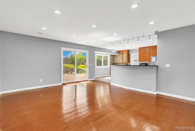 36939 Heatherton Drive, Farmington, MI 48335