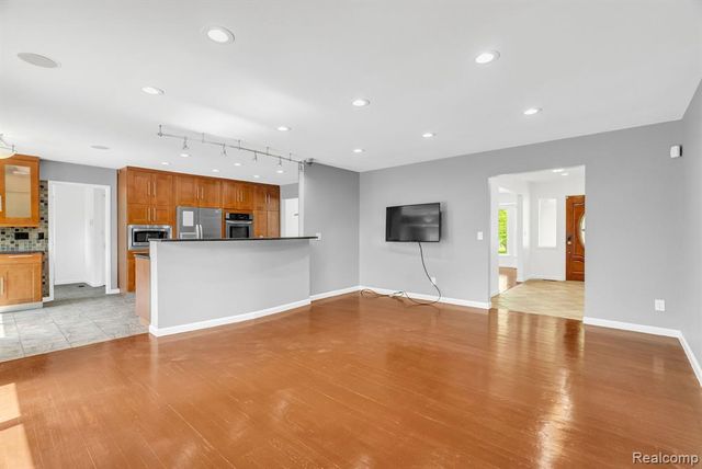 36939 Heatherton Drive, Farmington, MI 48335