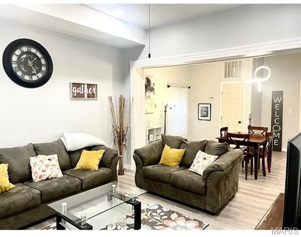 6828 Magnolia Avenue, St Louis, MO 63143