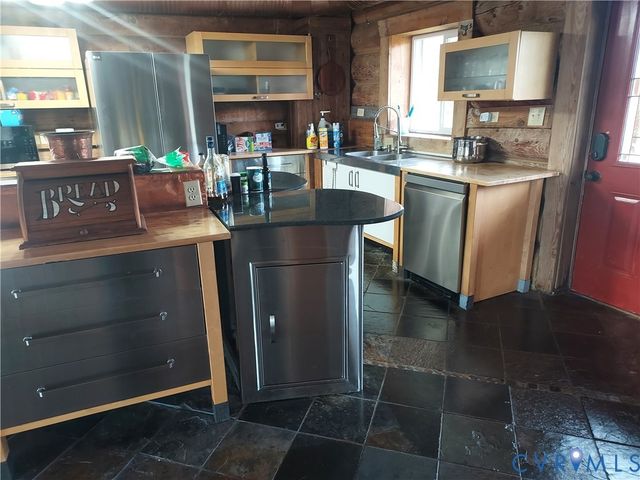 6430 River Rd, Columbia, VA 23038