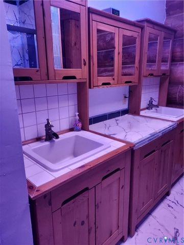 6430 River Rd, Columbia, VA 23038