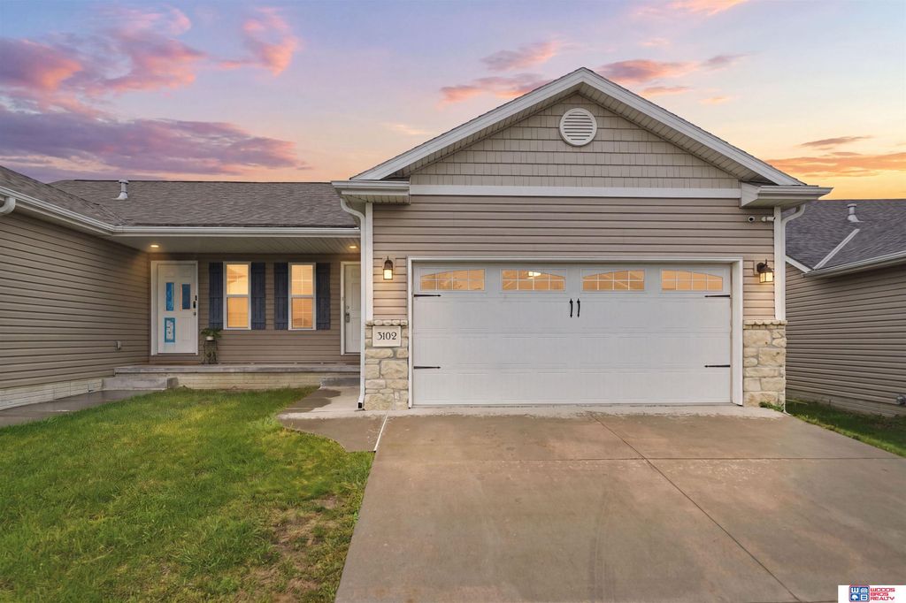 3102 King Ridge Court, Lincoln, NE 68504