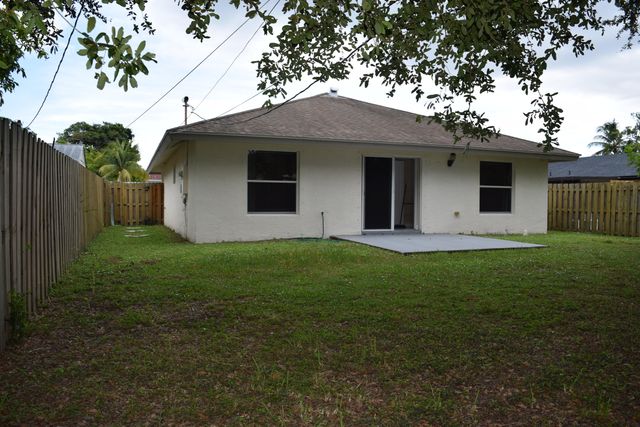 425 PERRY Avenue, Greenacres, FL 33463