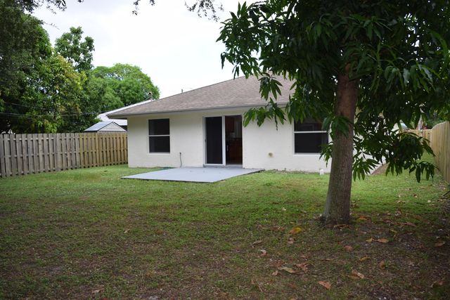 425 PERRY Avenue, Greenacres, FL 33463