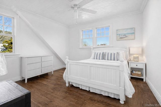 81 Foster Avenue, Hampton Bays, NY 11946