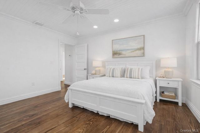 81 Foster Avenue, Hampton Bays, NY 11946