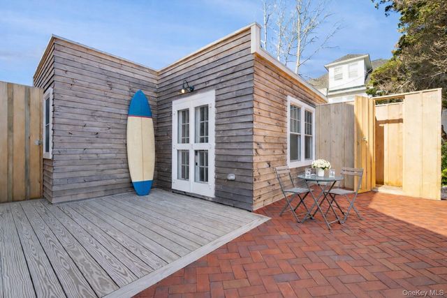 81 Foster Avenue, Hampton Bays, NY 11946