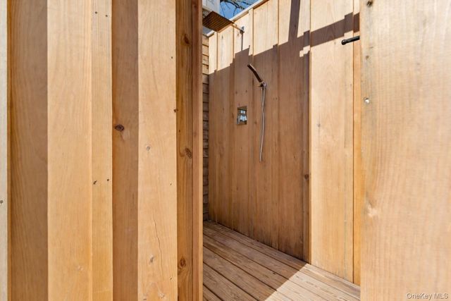 81 Foster Avenue, Hampton Bays, NY 11946