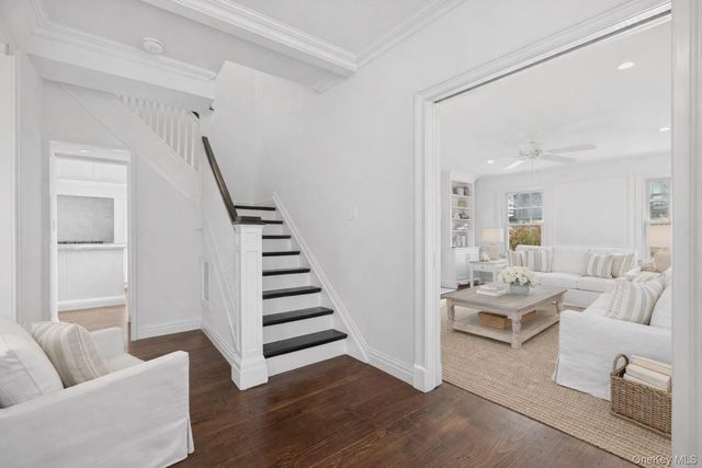 81 Foster Avenue, Hampton Bays, NY 11946