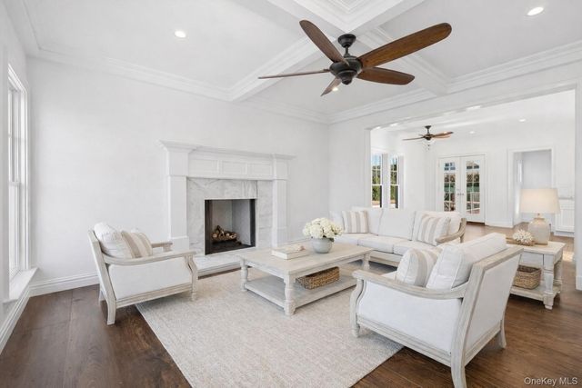 81 Foster Avenue, Hampton Bays, NY 11946