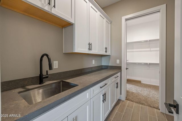 15900 E LONE FOX Trail, Dewey, AZ 86327