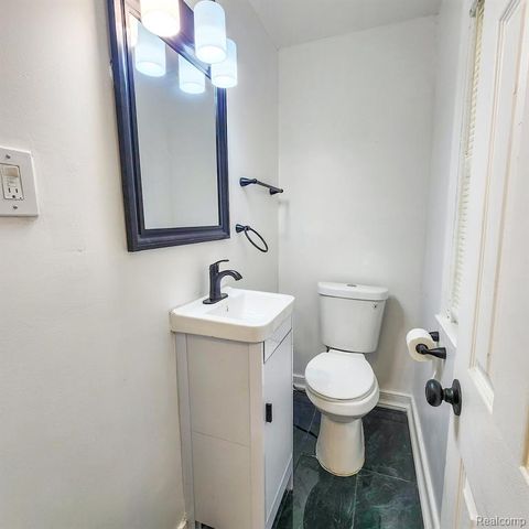 11561 Nottingham Road, Detroit, MI 48224