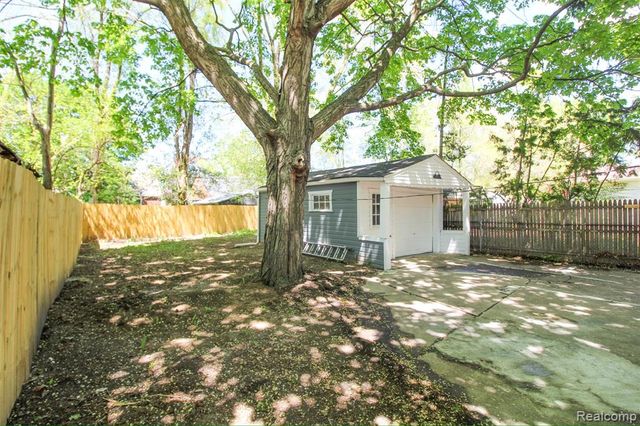 11561 Nottingham Road, Detroit, MI 48224