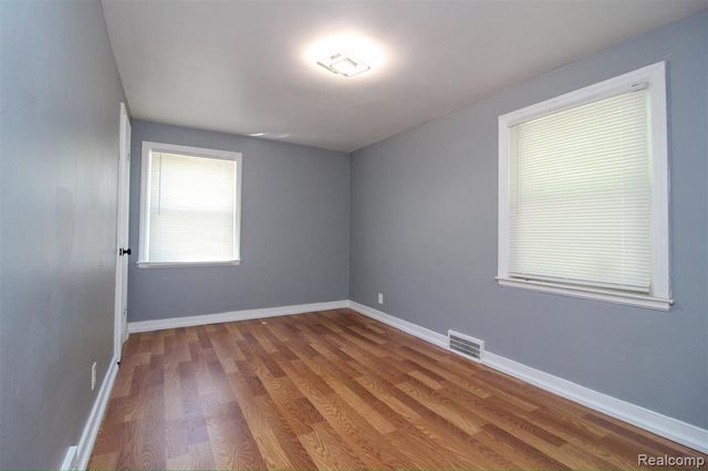 11561 Nottingham Road, Detroit, MI 48224