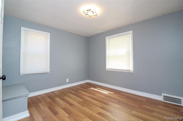 11561 Nottingham Road, Detroit, MI 48224