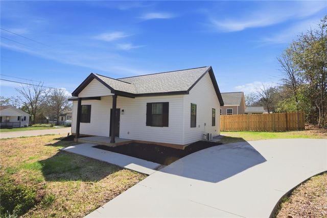 216 S Stribling Street, Seneca, SC 29678