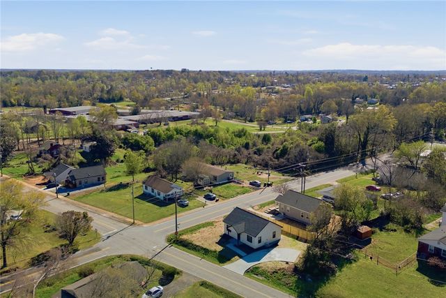 216 S Stribling Street, Seneca, SC 29678