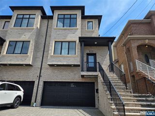416B 8th Street 2, Palisades Park, NJ 07650