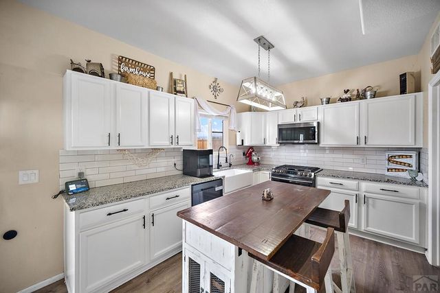 689 N McCulloch Blvd, Pueblo West, CO 81007