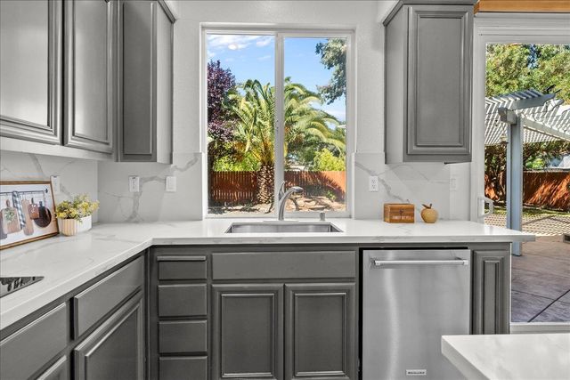 402 Payton Ct, Tracy, CA 95377
