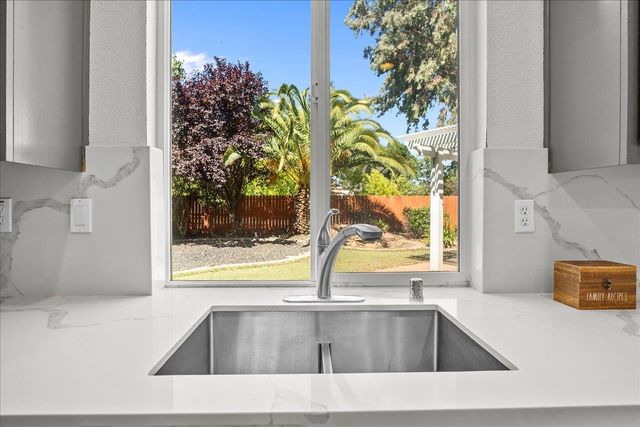 402 Payton Ct, Tracy, CA 95377