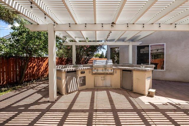 402 Payton Ct, Tracy, CA 95377