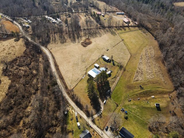 9999 Hensley Road, East Bernstadt, KY 40729