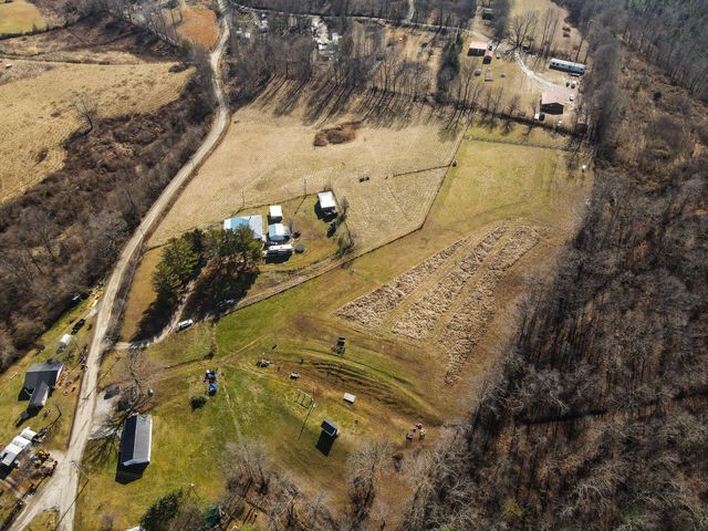 9999 Hensley Road, East Bernstadt, KY 40729