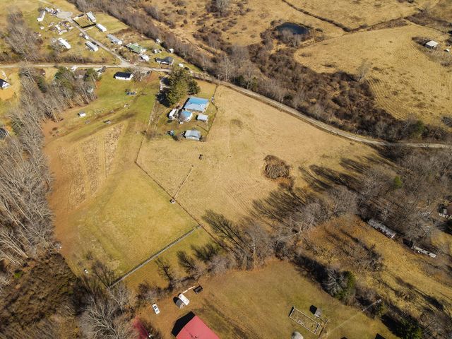 9999 Hensley Road, East Bernstadt, KY 40729