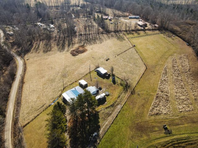 9999 Hensley Road, East Bernstadt, KY 40729