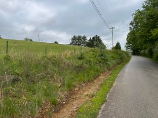 9999 Hensley Road, East Bernstadt, KY 40729