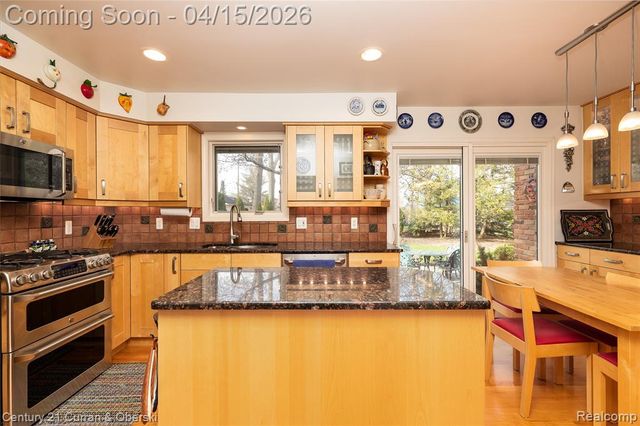 2695 Ronald Drive, Troy, MI 48085