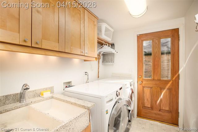 2695 Ronald Drive, Troy, MI 48085