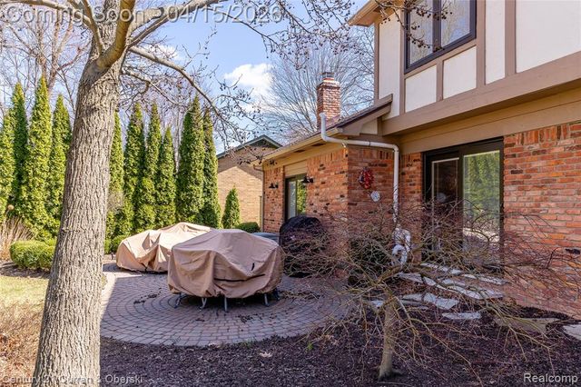 2695 Ronald Drive, Troy, MI 48085