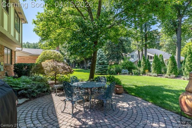 2695 Ronald Drive, Troy, MI 48085