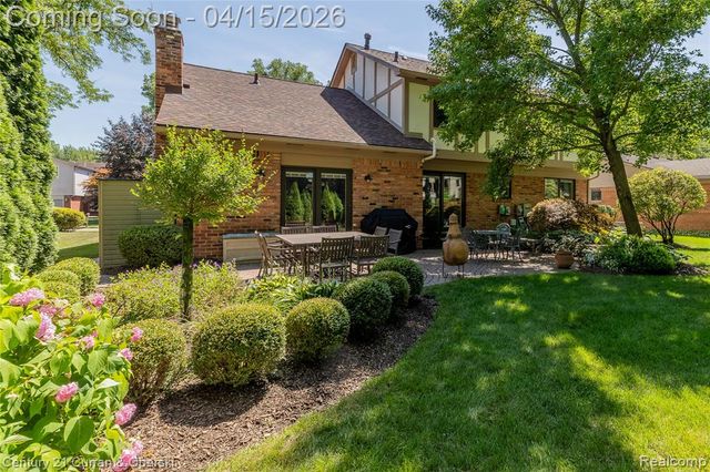 2695 Ronald Drive, Troy, MI 48085